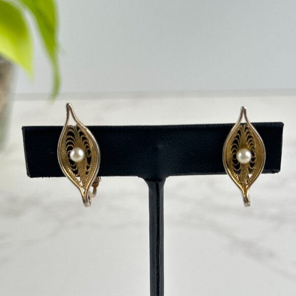 Sarah Coventry Gold Tone Faux Pearl Clip Earrings Vintage Jewelry - Picture 1 of 6
